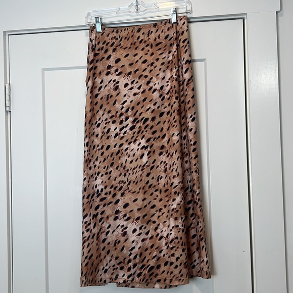 Aimcoo Leopard Print ruched Midi Skirt with slit size small. - Picture 8 of 10